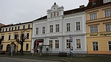 Knihovna má i novou fasádu.