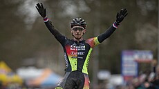 Michael Boroš vítězí na cyklokrosovém mistrovství republiky.