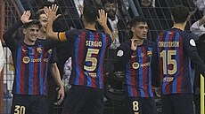 Fotbalisté Barcelony se radují z gólu Gaviho (vlevo) ve panlském Superpoháru.