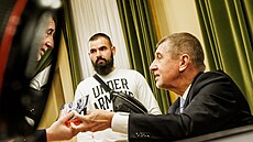 Andrej Babi stavl od samého zaátku kampa na setkávání s lidmi v regionech....