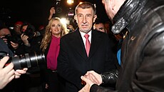Předseda hnutí Andrej Babiš se svou ženou Monikou přijel po páté hodině...