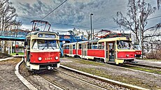 V�z T2 (vlevo) a vedle n�j K2 bez �erného igelitu