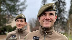 Nové khaki barety urené zejména pro pozemní síly AR