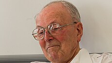 Zem�el Ji�í Roden, pravd�podobn� poslední �eský pilot �ijící ve Velké Británii,...