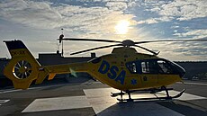 Vrtulník záchraná transportoval inkubátor s kojencem z eských Budjovic do...