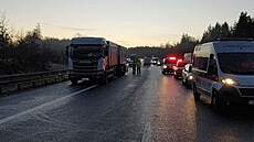 Na dálnici D3 na Táborsku se kvli náledí stalo nkolik nehod. (12. ledna 2023)