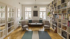 Byt v �in�ovním dom� koresponduje stylem vybavení s dobou výstavby ve 20....