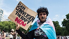 Protestující na Trans Pride za rovnoprávnost v Londýn� (9. �ervence 2022)