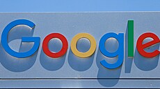 Nápis Google na jednom ze sídel společnosti v Kalifornii. (27. července 2020)