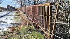 Dva zanedbané mosty nad silnicí 1/6 u Stru�né na Karlovarsku nikdo nechce.