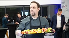 Personál Restaurace Columna v v Centru Pohybové Medicíny Petra Kolá�e za�al...