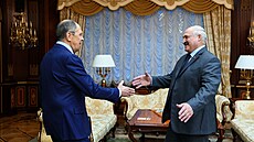 Bloruský prezident Alexandr Lukaenko pijal ruského ministra zahranií...