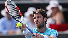 Cameron Norrie v zápase s Jensonem Brooksbym.