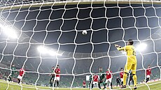 Momentka z utkání Jemen - Saúdská Arábie na leto�ním Gulf Cupu.