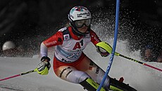 Aline Daniothová bhem slalomu ve Flachau
