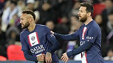 Neymar (vlevo) a Lionel Messi v dresech PSG