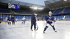 Hokejisté Komety trénují na bratislavském Tehelném poli.