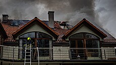 Po�ár rodinného domu na p�edm�stí Náchoda (15. ledna 2023)