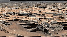 Zlomy v Marsovské krajin, v nich Curiosity objevila opál