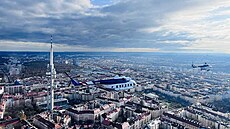 Vrtulníky Mi-8S p�i pr�letu nad Prahou p�i posledním letu jednoho ze stroj�,...