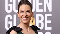 Hilary Swanková na Zlatých glóbech (Los Angeles, 10. ledna 2023)