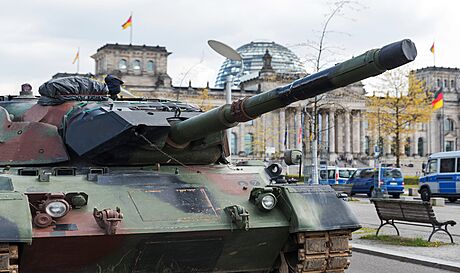 Nmecko odsouhlasilo dodání nmeckých tank Leopard 2 ukrajinské armád.