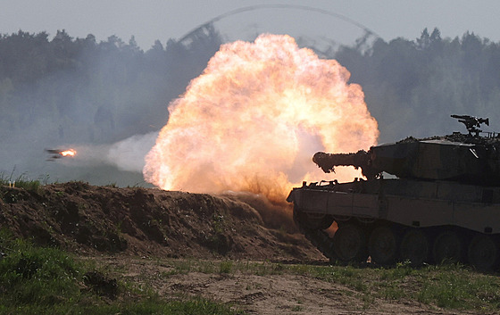 Polský tank Leopard 2PL na alianních manévrech Defender Europe 2022 nedaleko...