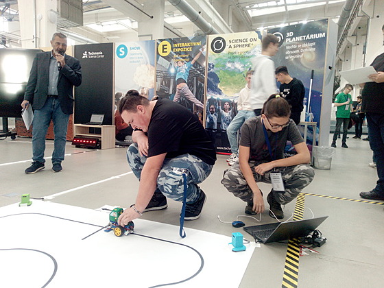 V celostátní robotické soutěži „ROBO2022“ konané v Plzni se naši žáci Jan...