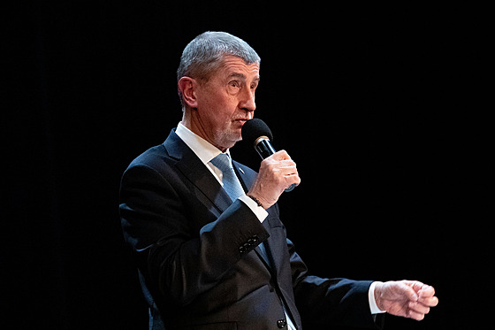 P�edseda hnutí ANO a prezidentský kandidát Andrej Babi� na náv�t�v� v Bene�ov�....