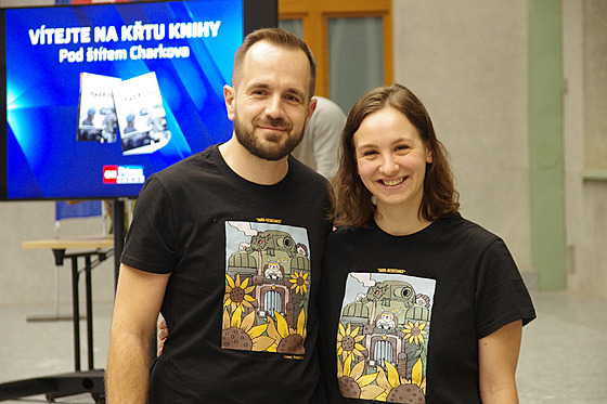 Reportérka Darja Stomatová se svým kameramanem Jánem Schürgerem. Spolen pináeli zprávy z Ukrajiny. 