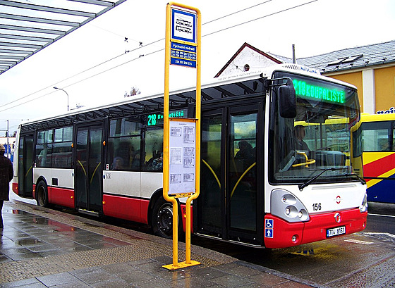 Zastávky u elezniního nádraí Opava-východ suplují autobusové nádraí. jene...