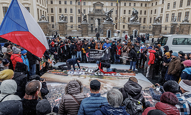 Pokuta pro Milion chvilek byla nezákonná, řekl soud. Rozpustil Minářovu stranu Lidé PRO