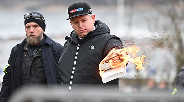 Měli jste při protestech nechat korán spálit, vytkl soud švédské policii