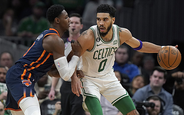 Tatum rozhodl o výhře Bostonu košem v poslední vteřině. Denver s Jokičem selhal