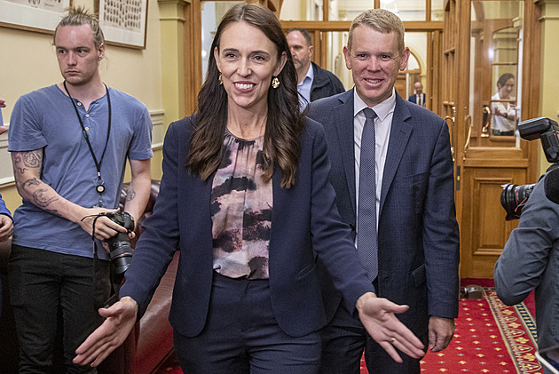 Novozélandská expremiérka Ardernová píše knihu. Poučí mladé o vůdcovství