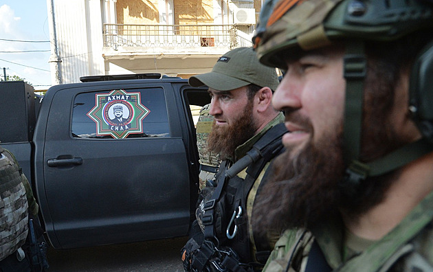 Kadyrov se zastal vousů u vojáků, ruský generál vzápětí změnil názor na holení