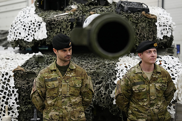 Němci už prověřují tanky. Ukrajinu zatím čekají jiné zbraně za miliardu eur