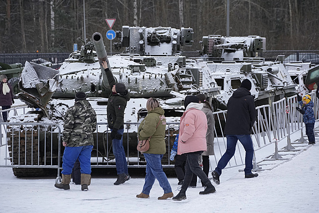 Rusové se chlubí ukradenými tanky. Vybavení „očesali“, v bojích jim chybí