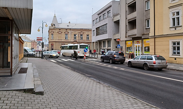 Kamiony dál jezdí přes Holešov. Do průmyslové zóny by mohly v červenci