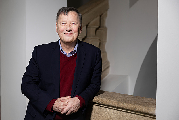 Ministerské dilema. Postaví se šéf resortu školství za pedagogy, nebo bude hlasovat proti nim?