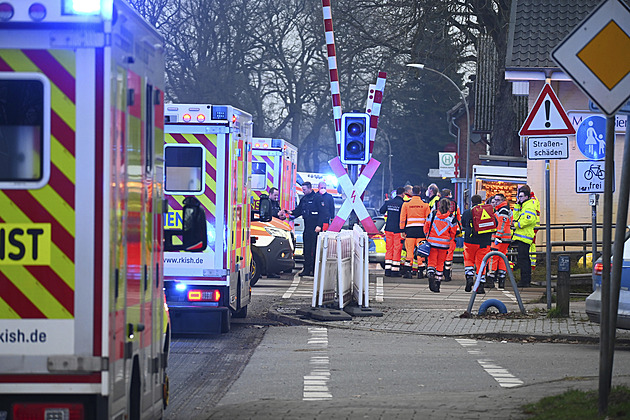 Útočník v německém regionálním vlaku zabil nožem dva lidi, sedm zraněných