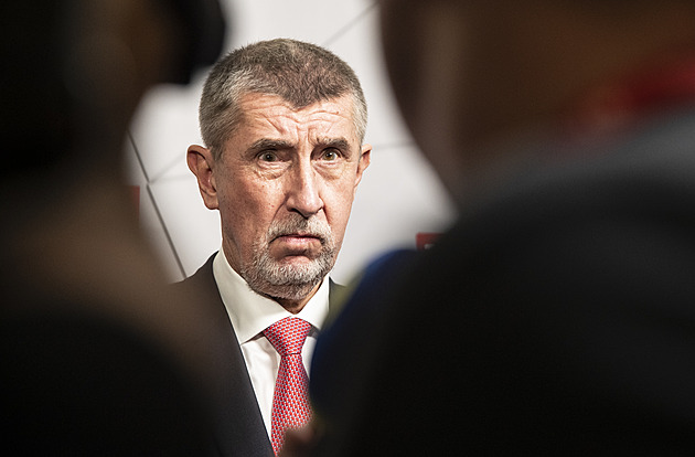 KOMENTÁŘ: Babiš, stroj na úspěch, se zadrhl. Půjde do šrotu?