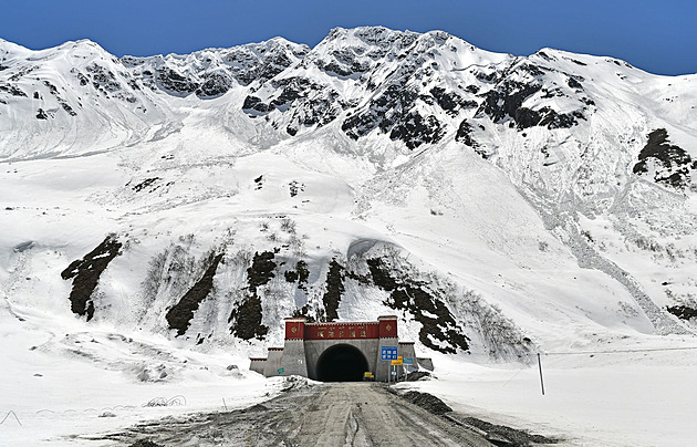 Počet obětí laviny v Tibetu vzrostl na dvacet, osm lidí se stále pohřešuje