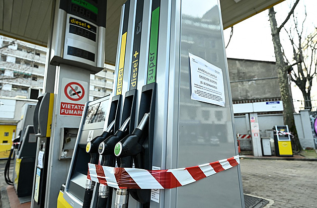 Čerpadláři v Itálii stávkují. Nechtějí na stojanech uvádět průměrnou cenu paliv