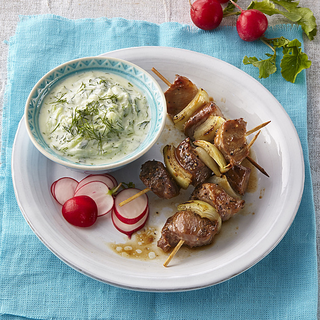 Pravé řecké tzatziki s koprem a česnekem: Tradiční recept z okurky a jogurtu