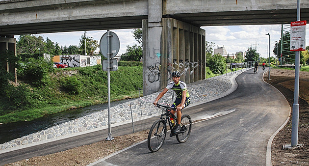 Brno chystá nové podjezdy pro cyklisty, těm se často pletou pod kola chodci