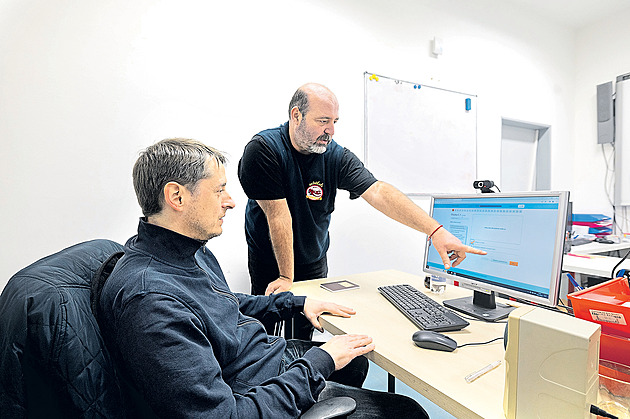 Autoškoly přidají 40 otázek u zkoušek. Uchazeče o řidičák prověří ve schopnosti předvídat rizika