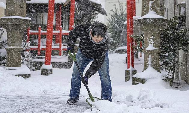 Kvůli mrazu zemřelo v Japonsku už pět lidí, v Koreji sníh zkomplikoval dopravu