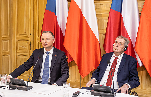Zeman ujistil prezidenta Dudu, že by při napadení Ruskem Česko pomohlo Polsku
