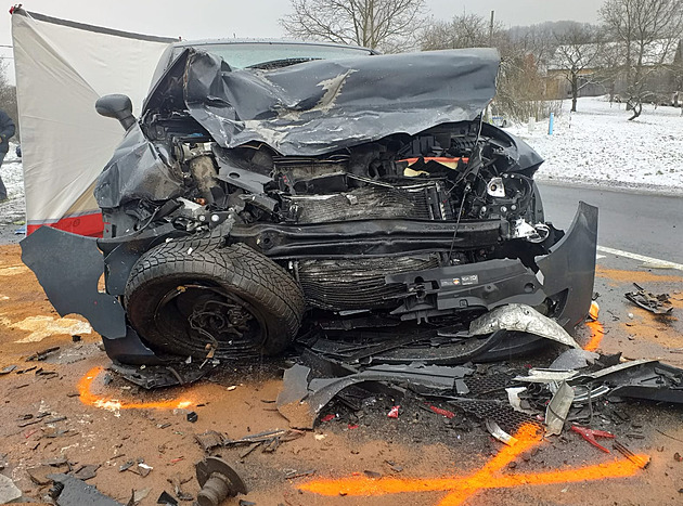 Tragická nehoda na Klatovsku. Při srážce dvou osobních vozidel zemřela mladá...